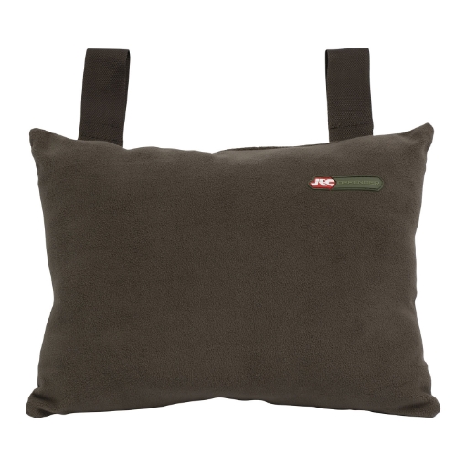 Pohled na měkký polstrovaný povrch polštáře JRC Defender II Pillow určeného k lehátku